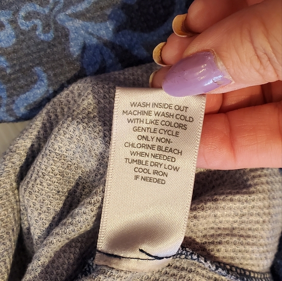 Avenue Blue Top with Small Rhinestones .Size 26/28 - Picture 6 of 9